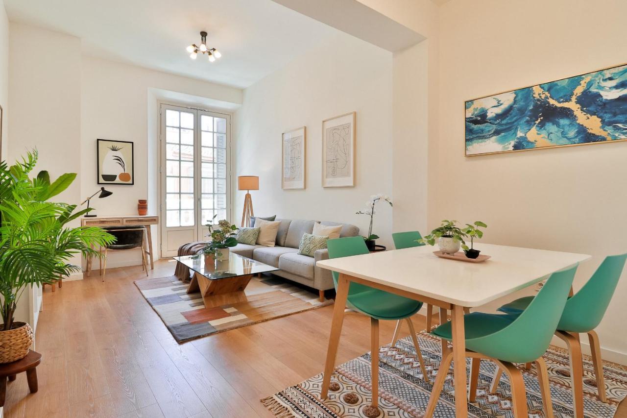 C74 - Marvelous 3 Bedroom Apartment In Historical Malaga Bagian luar foto