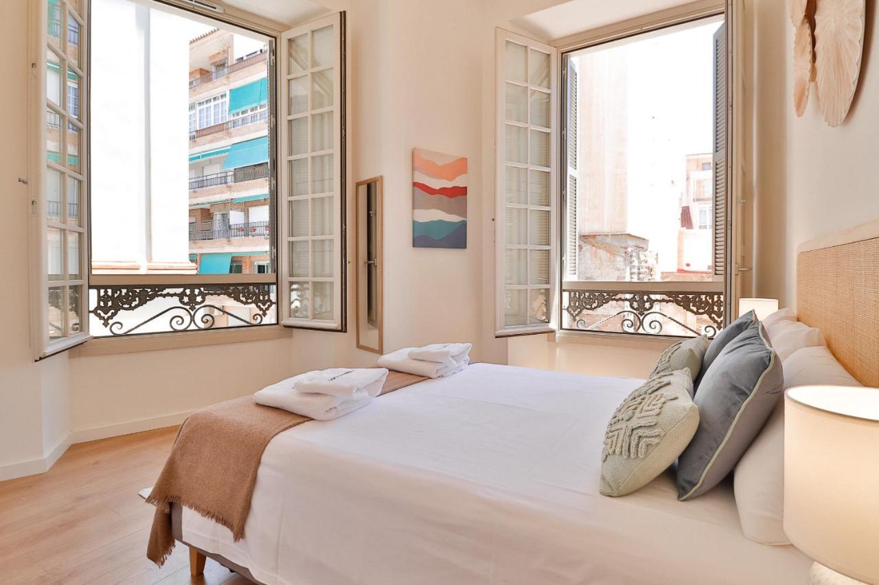 C74 - Marvelous 3 Bedroom Apartment In Historical Malaga Bagian luar foto